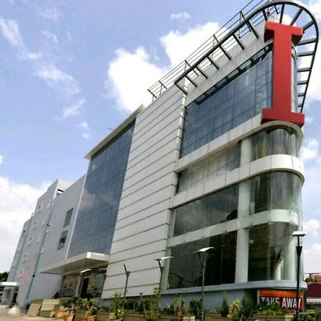 Capital O Surabhi Elite Near Miraj Cinemas - Shalini Shivani Sururnagar Esterno foto