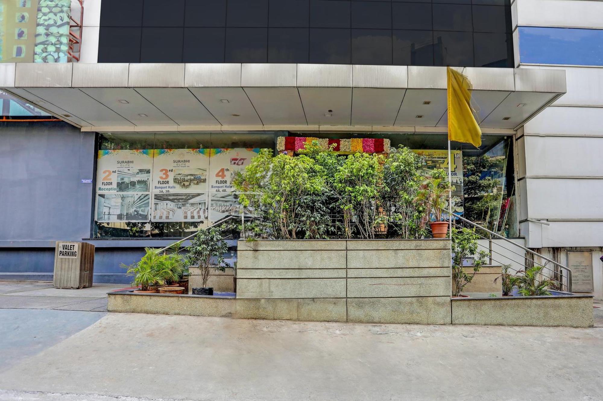 Capital O Surabhi Elite Near Miraj Cinemas - Shalini Shivani Sururnagar Esterno foto
