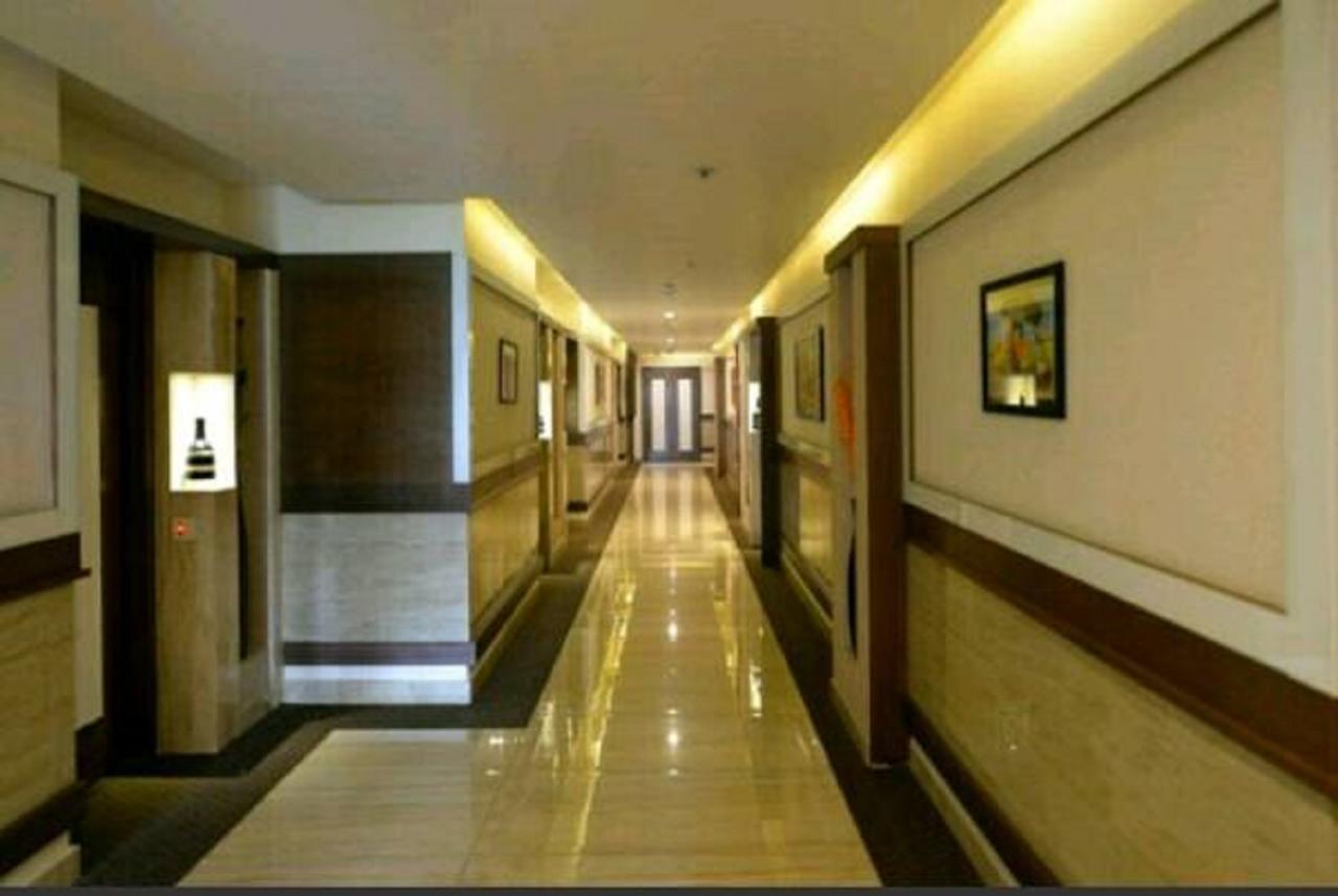 Capital O Surabhi Elite Near Miraj Cinemas - Shalini Shivani Sururnagar Esterno foto